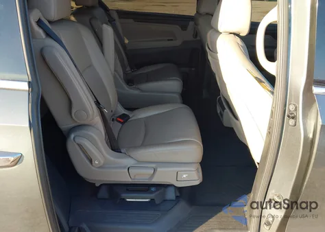 2018 Honda Odyssey Elite z USA, uszkodzony, nr VIN 5FNRL6H95JB014662